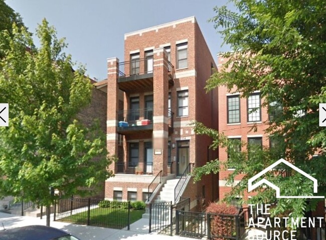 Building Photo - 2334 N Greenview Ave