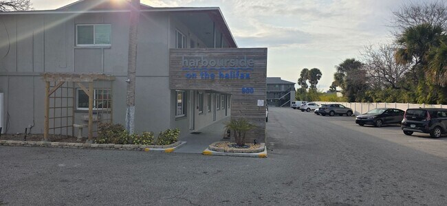 Building Photo - Gorgeous Sunset views. 2 bedroom 2 bath condo