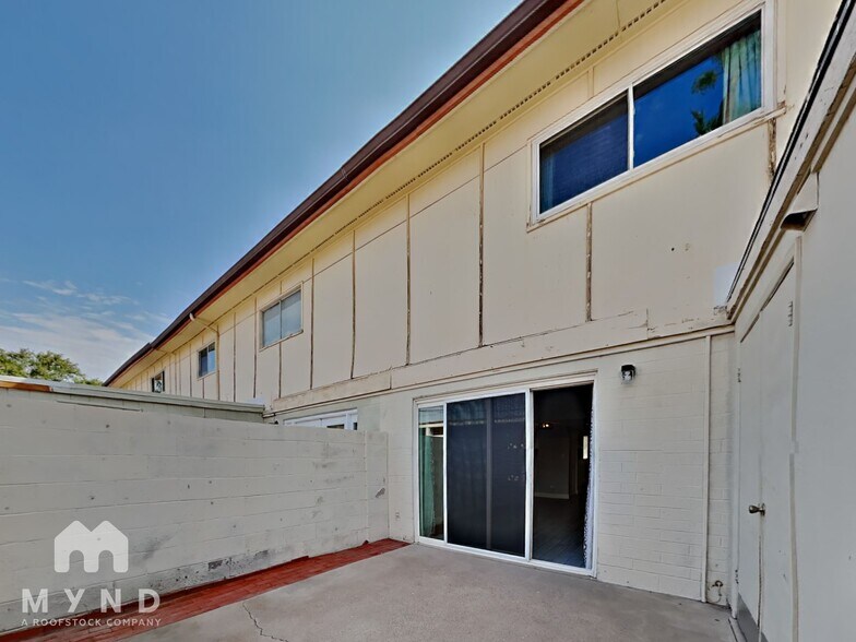 Building Photo - 6040 N 15th St