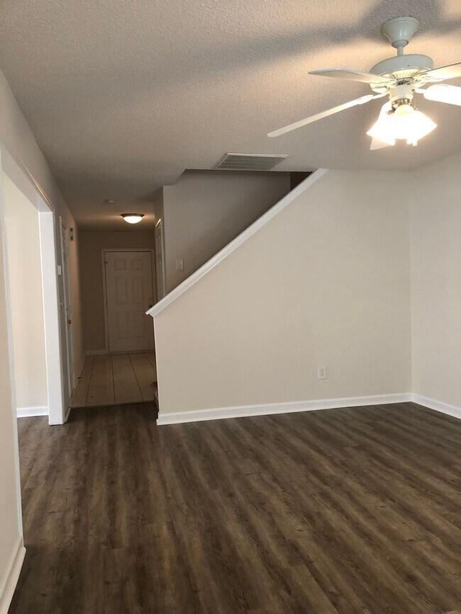 Building Photo - Available for immediate move in - Gorgeous...