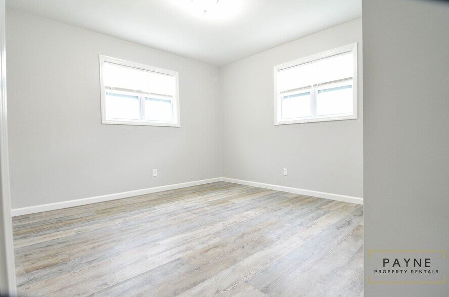 Building Photo - 4333 Rosemont Dr #B
