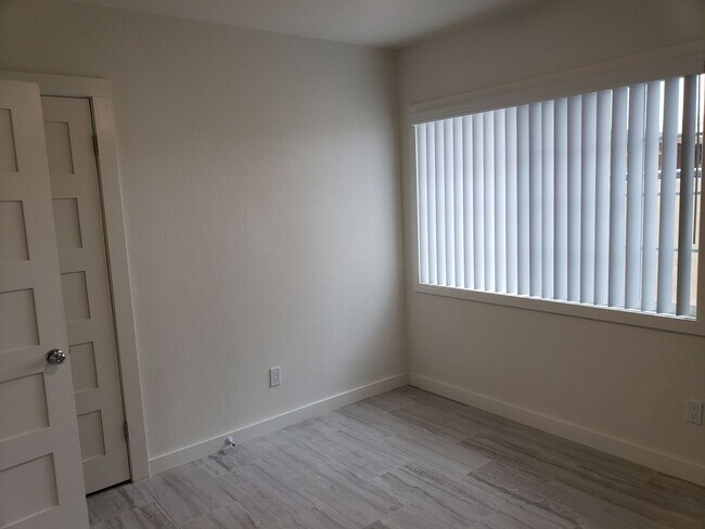 Building Photo - Newly Remodeled 1 Bedroom Unit in Orange