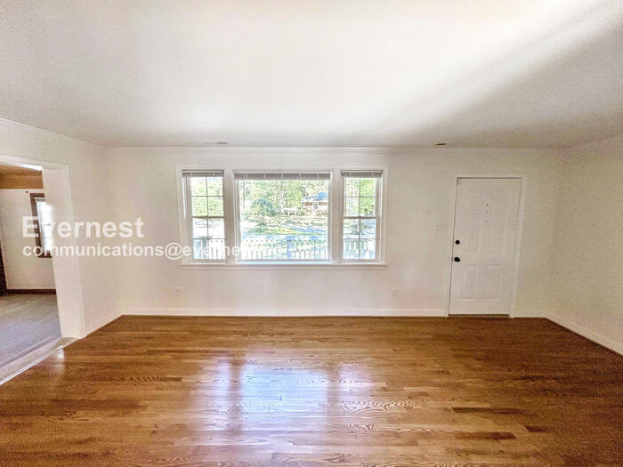 Building Photo - 5631 Swan Dr