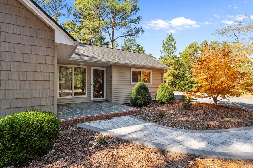 Building Photo - 53 Pine Lake Dr