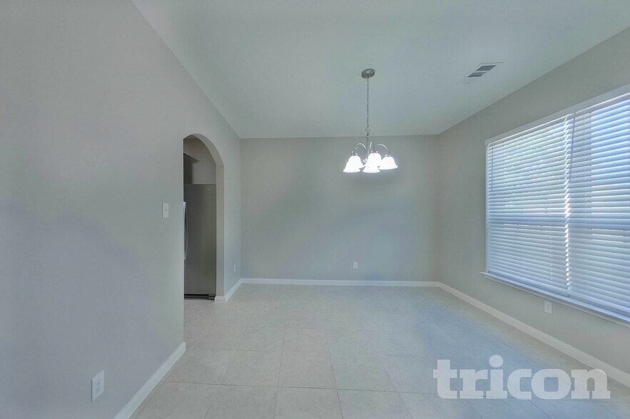 Building Photo - 714 Shady Meadow Ln