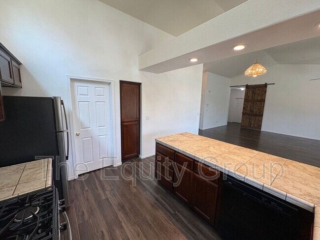 Building Photo - 30910 Jackrabbit St
