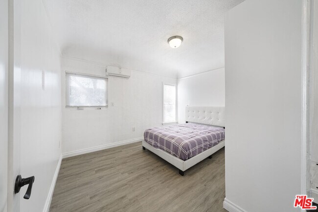 Building Photo - 424 N Reno St