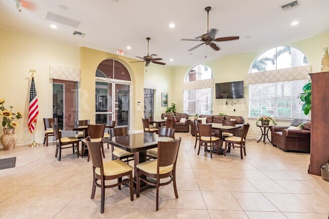 Building Photo - 12060 Lucca St