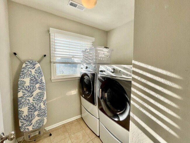 Building Photo - Ready 07-07-25!! Fantastic 4-Bedroom Home ...