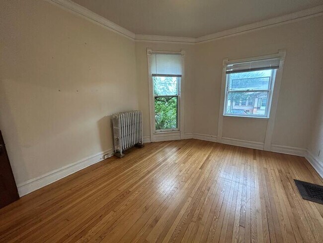Building Photo - 319 N Pinckney St