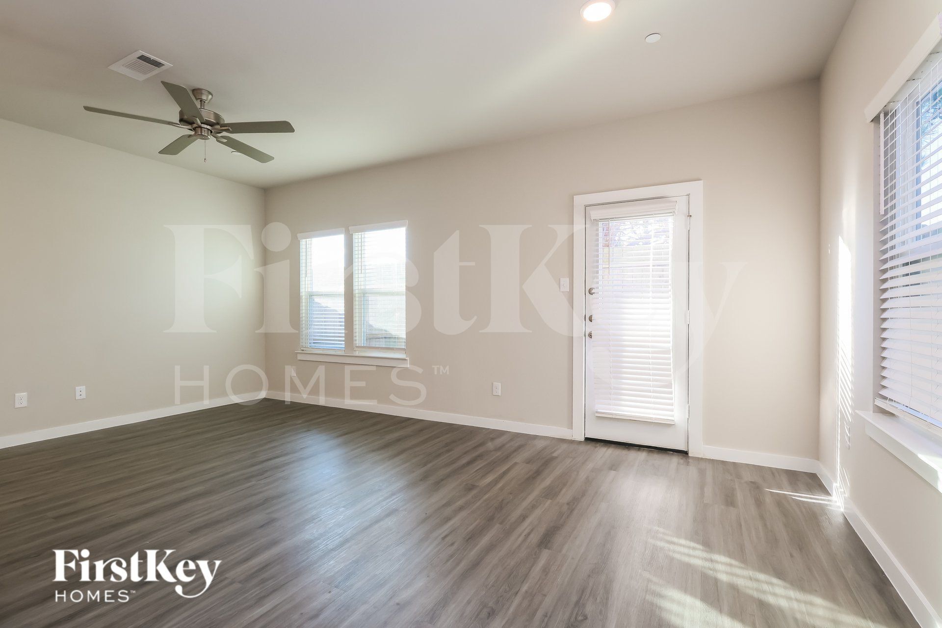 Building Photo - 434 S Centro Cir