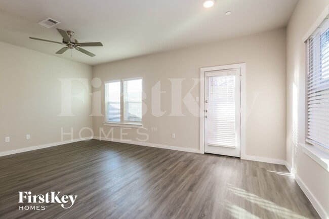 Building Photo - 434 S Centro Cir