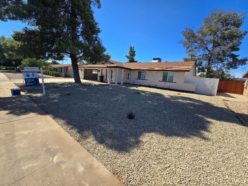 Building Photo - 2032 W Eugie Ave