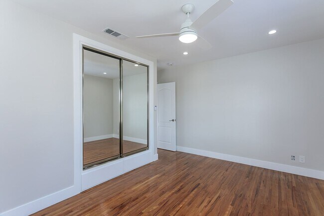Building Photo - gra783