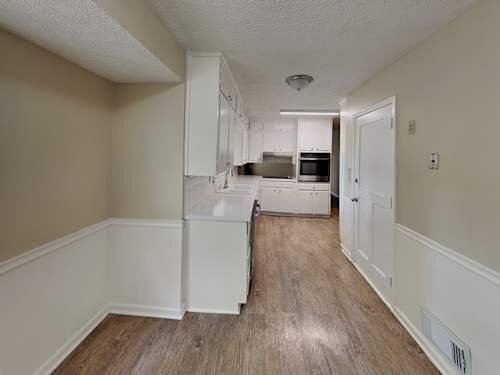 Building Photo - 5676 Crestwood Dr SW
