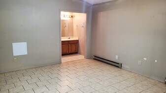 Building Photo - 207 Pleasant Ave