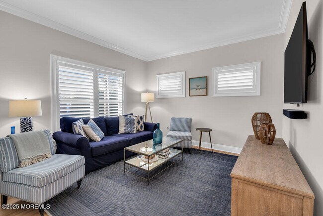 Building Photo - 102 4th Ave