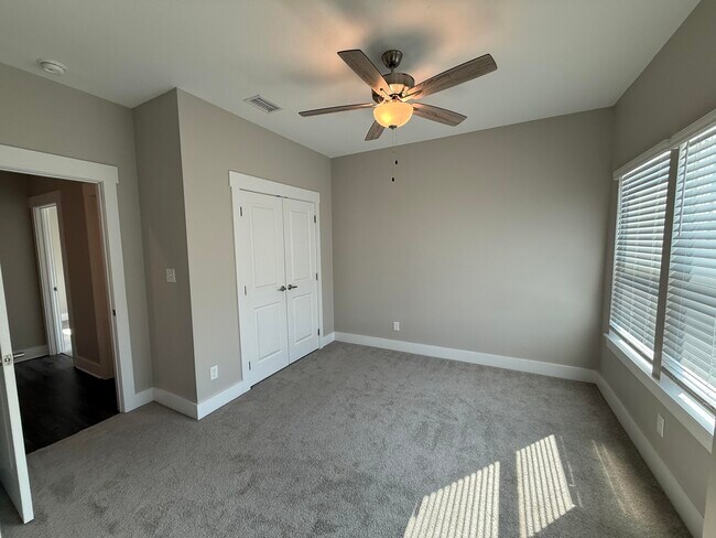 Building Photo - 202 Date Palm Ln