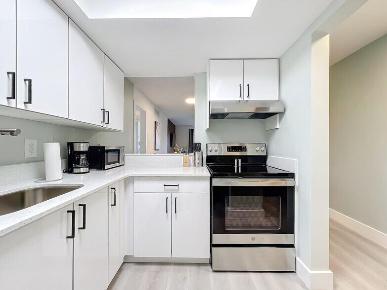 Building Photo - 1401 SE 15th St