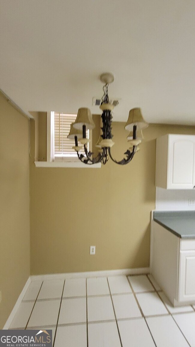 Building Photo - 5005 Johns Creek Ct