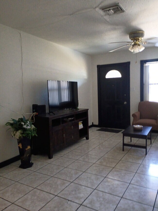 Building Photo - 6434 Mockingbird Ln W
