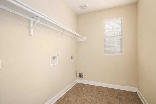 Building Photo - 26311 Parkman Grove Dr