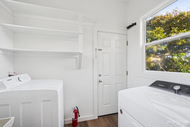 Building Photo - 342 4th Ave