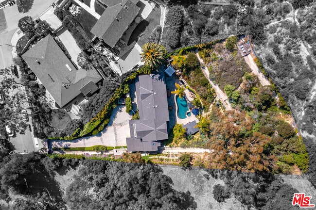 Building Photo - 17965 Surfview Ln