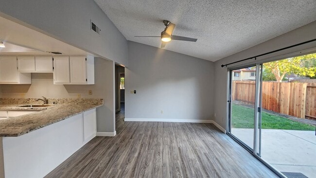 Building Photo - 2585 Duet Dr