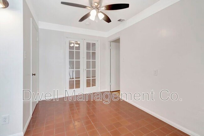 Building Photo - 8451 La Mesa Blvd