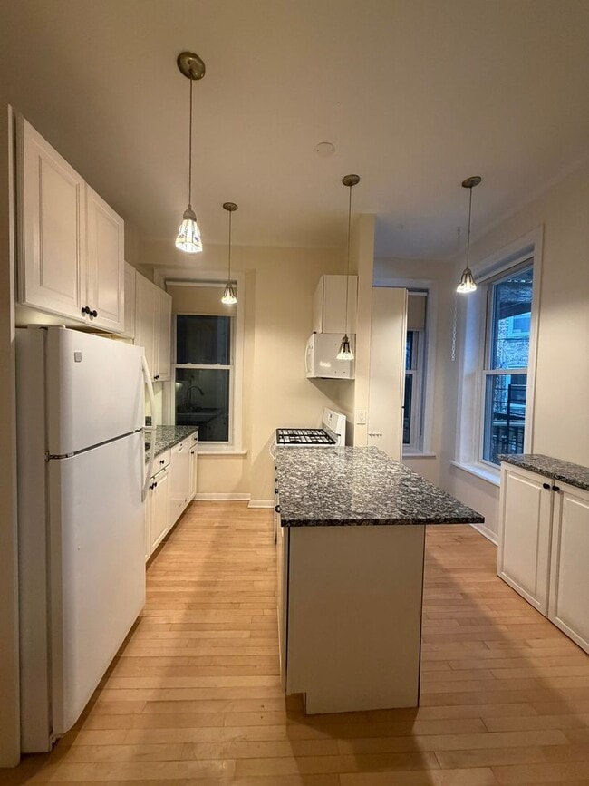 Building Photo - 4108 N Southport Ave