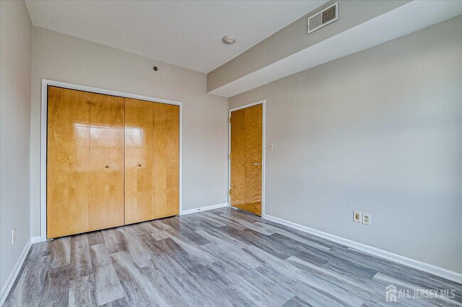 Building Photo - 160 Durham Ave