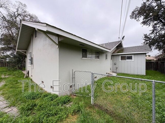 Building Photo - 1044 S Linda Vista St