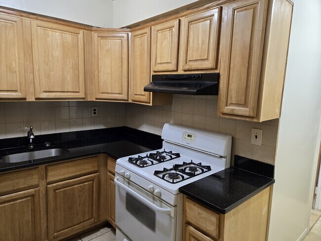 Building Photo - 4626 Bronx Blvd