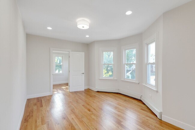 Building Photo - 161 Ashland Ave