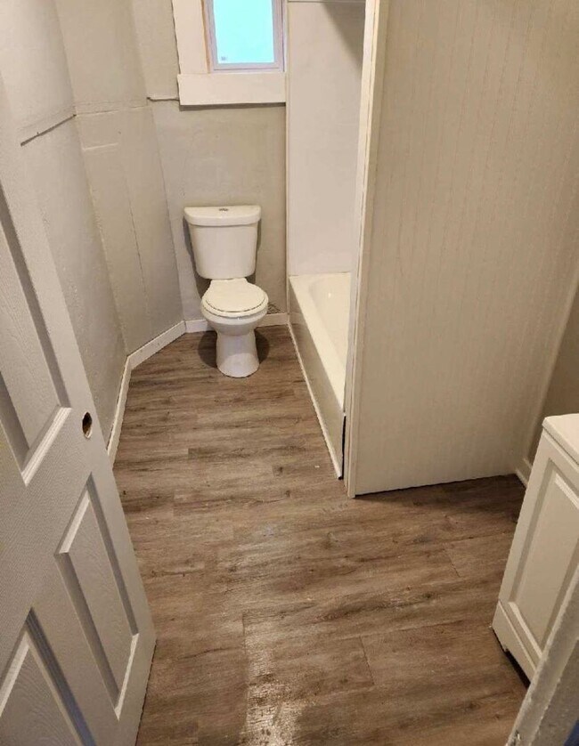 Building Photo - 3 bed 1 bath