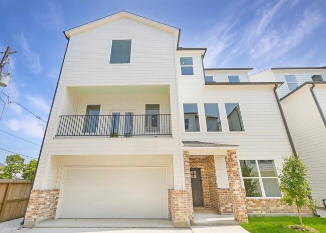 Building Photo - 207 Edgewood St