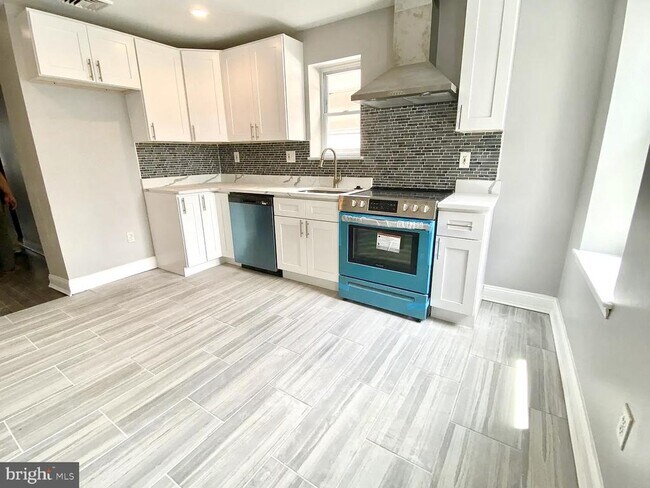 Primary Photo - 1618 Fitzwater St