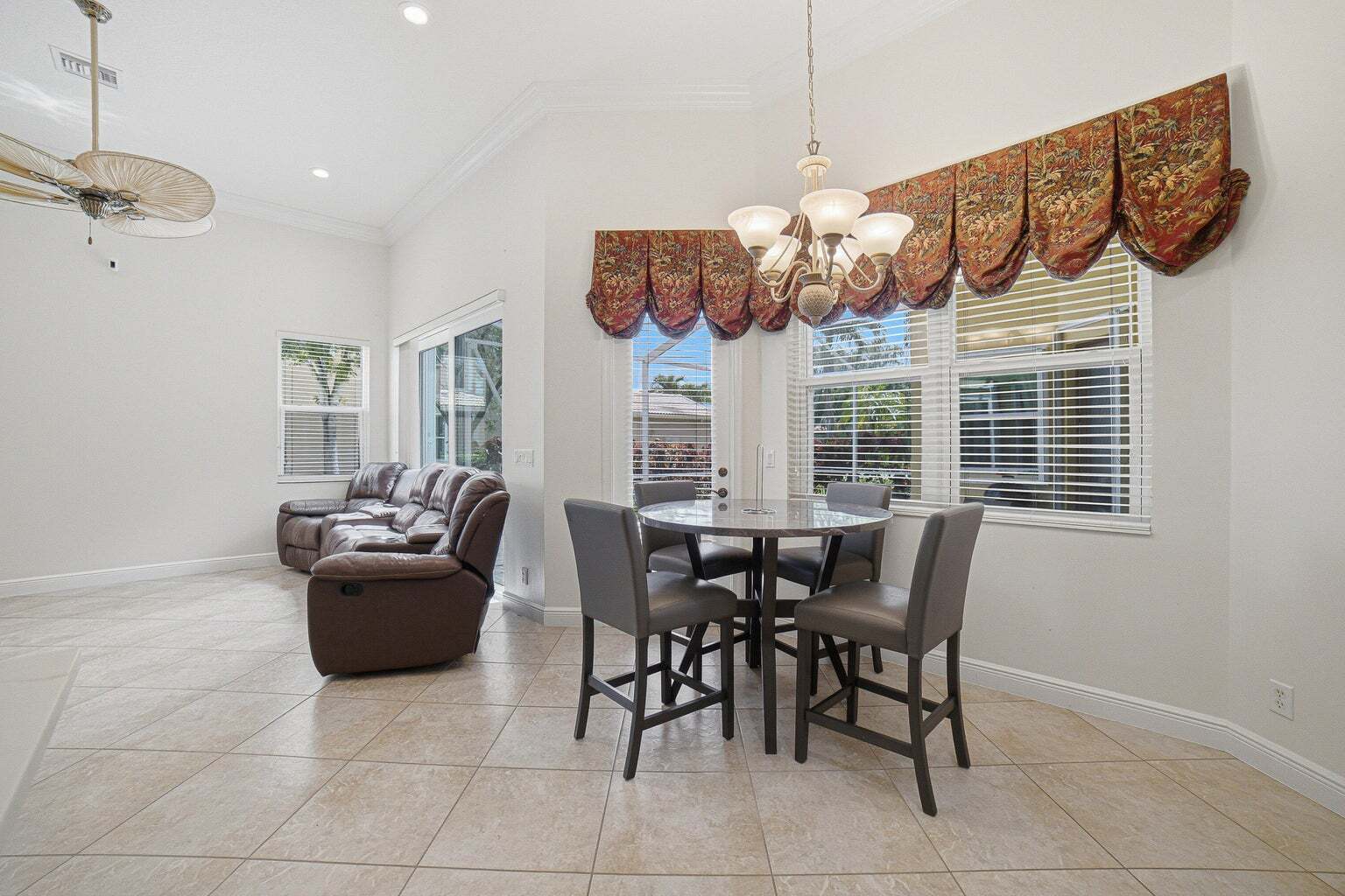 Building Photo - 9655 Campi Dr