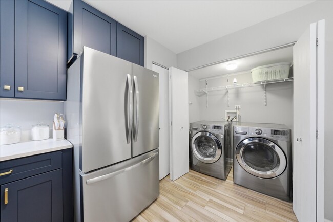 Building Photo - 2211 Carpenter Ave