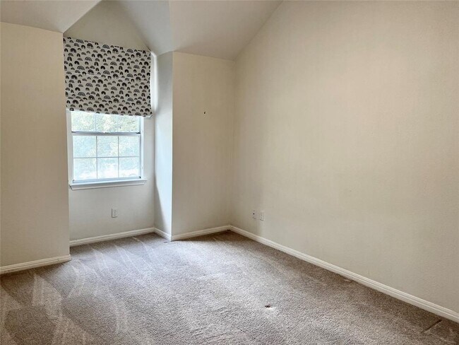Building Photo - 16909 Dorman Dr