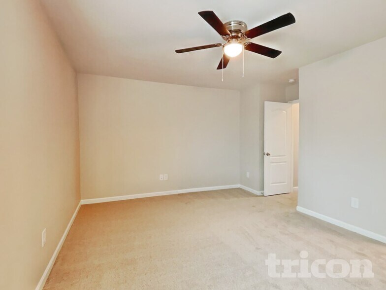 Building Photo - 226 Hallow Oak St