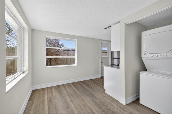 Building Photo - 5419 Oceanic Rd