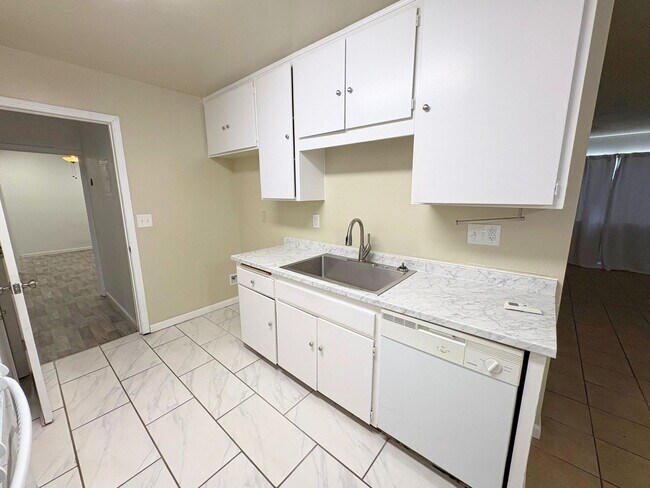 Building Photo - 8186-8188 Zinnia Place