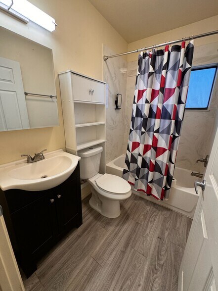 Building Photo - 4137 E Fairmount St