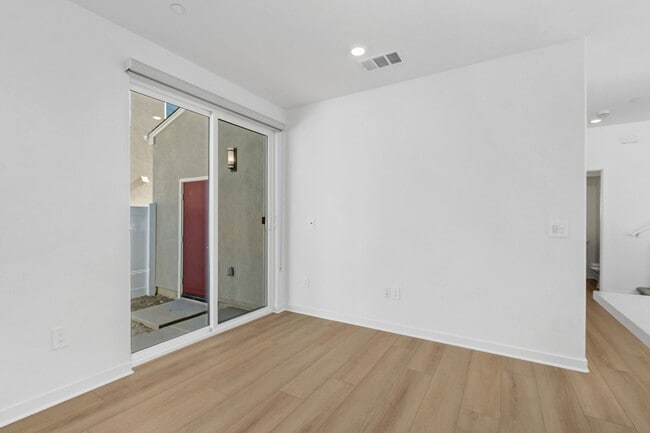 Building Photo - Modern Detached Home in Gated Nuvo Parkside