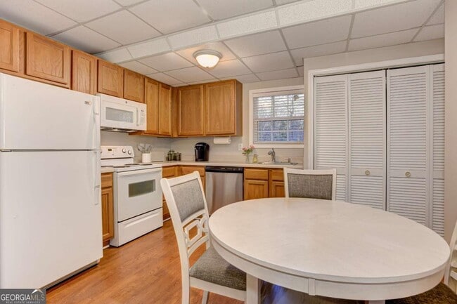 Building Photo - 2535 Hickory Rd