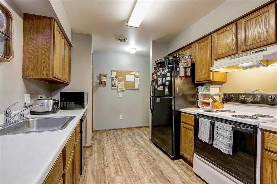Building Photo - 700 Hilltop Dr
