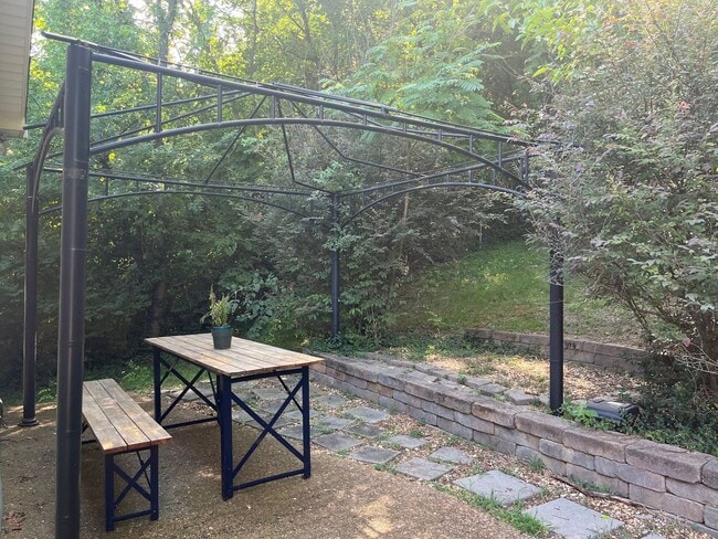 Building Photo - Beautiful Donelson Cottage With Private Fenced Yard