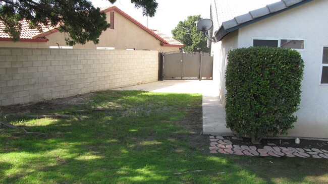 Building Photo - Southwest Bakersfield Home for Rent